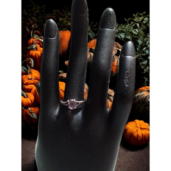 Gorgeous sterling silver amethyst size 7 ring - Picture 1 of 1